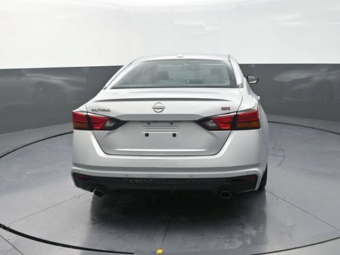 Used 2024 Nissan Altima 2.5 SR FWD image 7