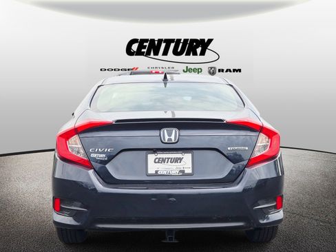 Used 2018 Honda Civic Touring image 5