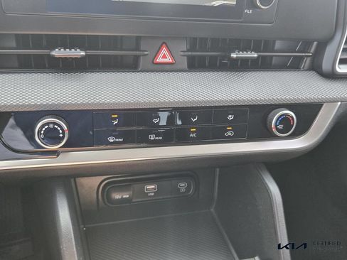 Certified 2025 Kia Sportage LX FWD image 22