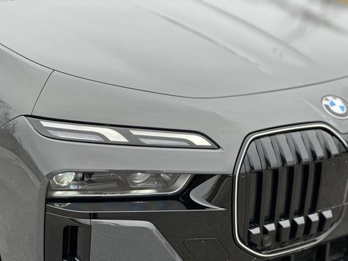 Used 2025 BMW 760i xDrive image 2