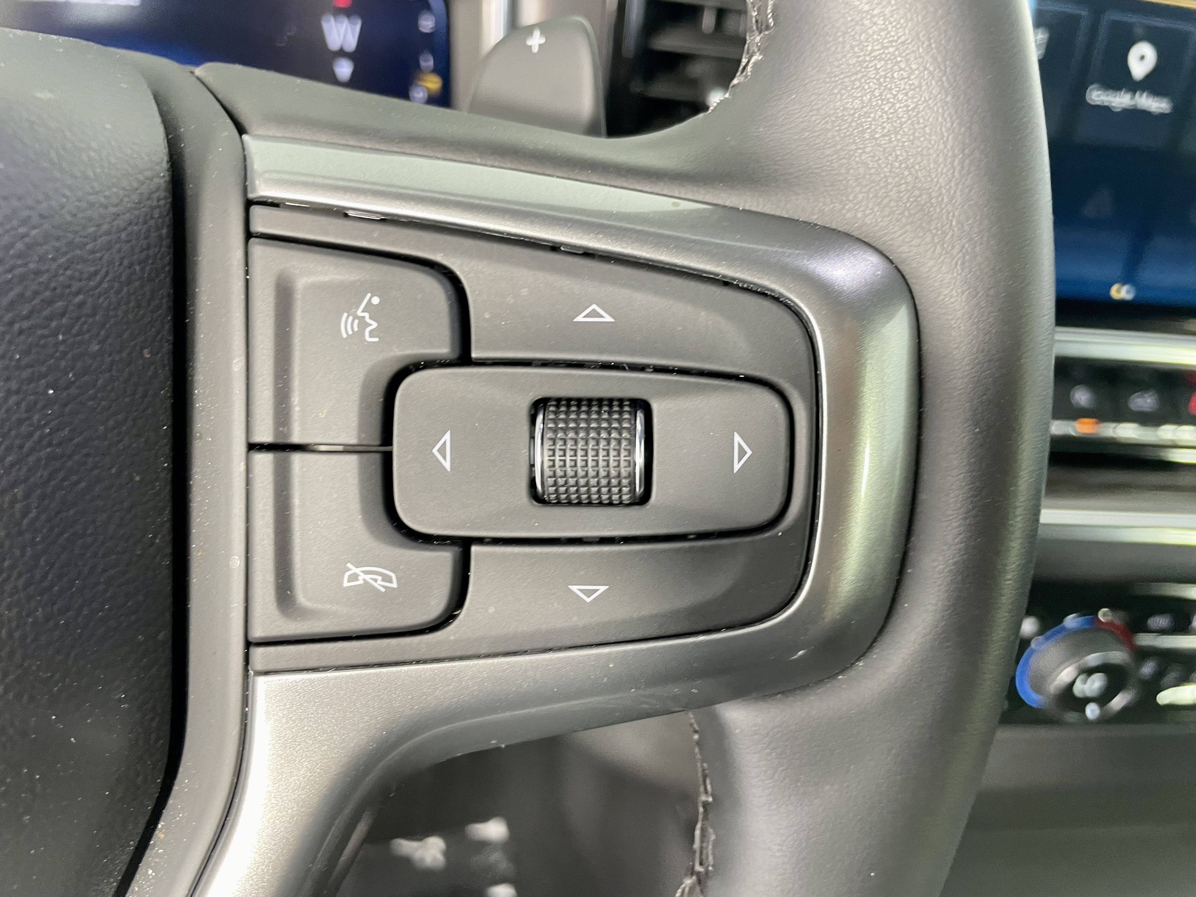 Used 2025 Chevrolet Silverado 1500 LTZ AWD/4WD image 15