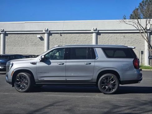 New 2026 GMC Yukon XL Denali w/ Sun & Power Step Package AWD/4WD image 7