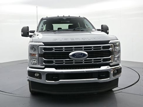 Used 2025 Ford F350 XLT image 3
