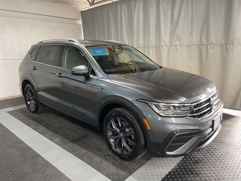 Used 2022 Volkswagen Tiguan SE AWD/4WD image 2