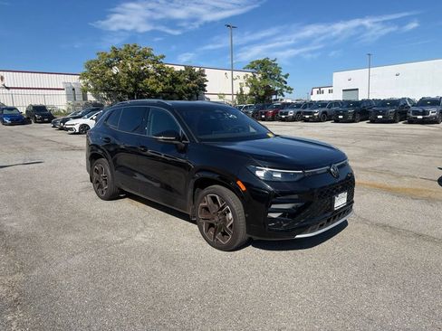 Used 2025 Volkswagen Tiguan SEL R-Line AWD/4WD image 1