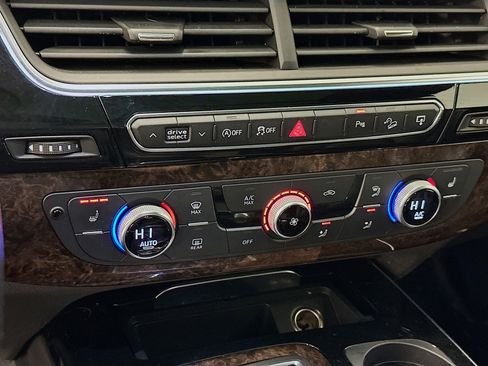 Used 2017 Audi Q7 3.0T Premium Plus AWD/4WD image 24