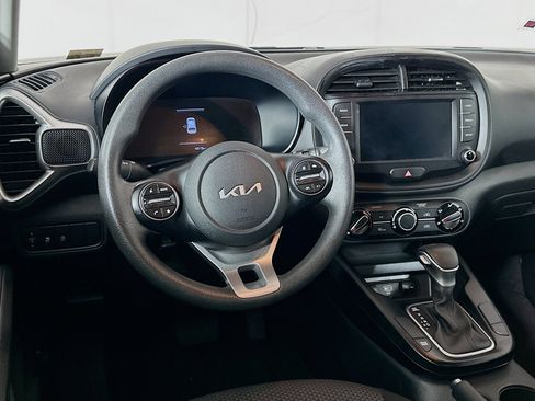 Used 2025 Kia Soul LX w/ LX Technology Package FWD image 18