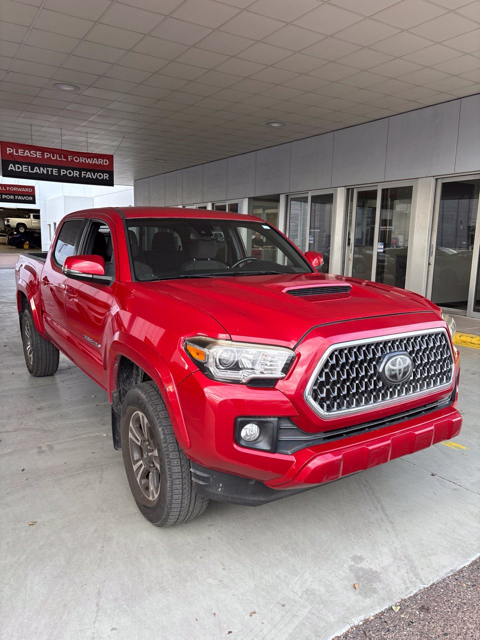 Used 2019 Toyota Tacoma TRD Sport w/ Technology Package RWD image 2
