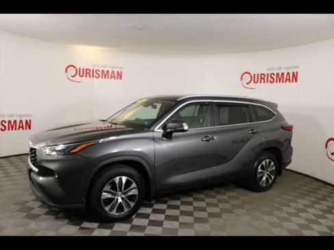 Used 2023 Toyota Highlander XLE AWD/4WD image 4