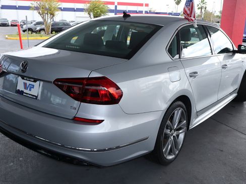 Used 2017 Volkswagen Passat 1.8T R-Line image 5