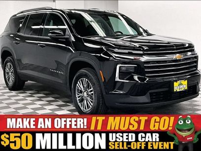 Used 2025 Chevrolet Traverse LT