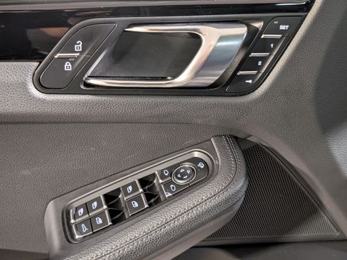 Certified 2022 Porsche Macan S AWD/4WD image 21