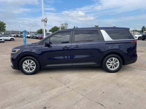 Used 2022 Kia Carnival LX image 8
