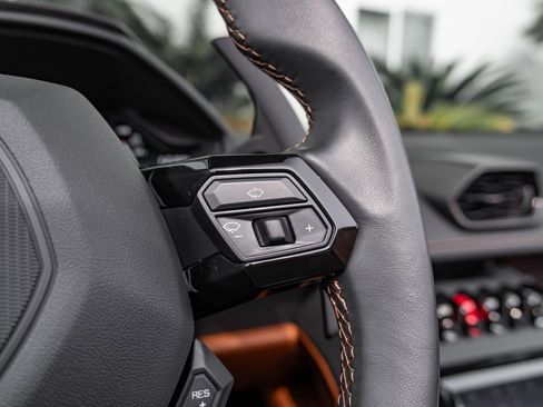 Used 2024 Lamborghini Huracan EVO image 12