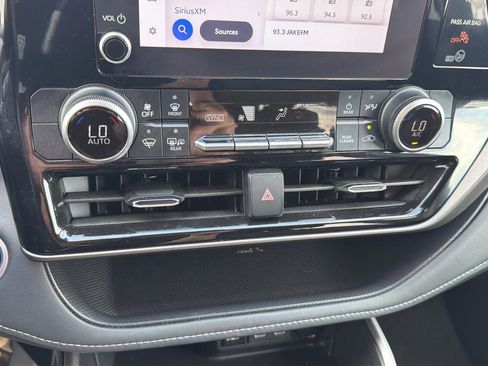 Used 2024 Toyota Highlander LE FWD image 26