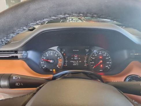 Used 2025 Jeep Compass Limited image 21