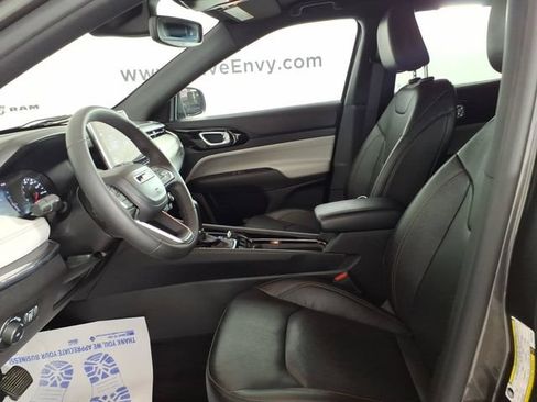 Used 2023 Jeep Compass Limited AWD/4WD image 12
