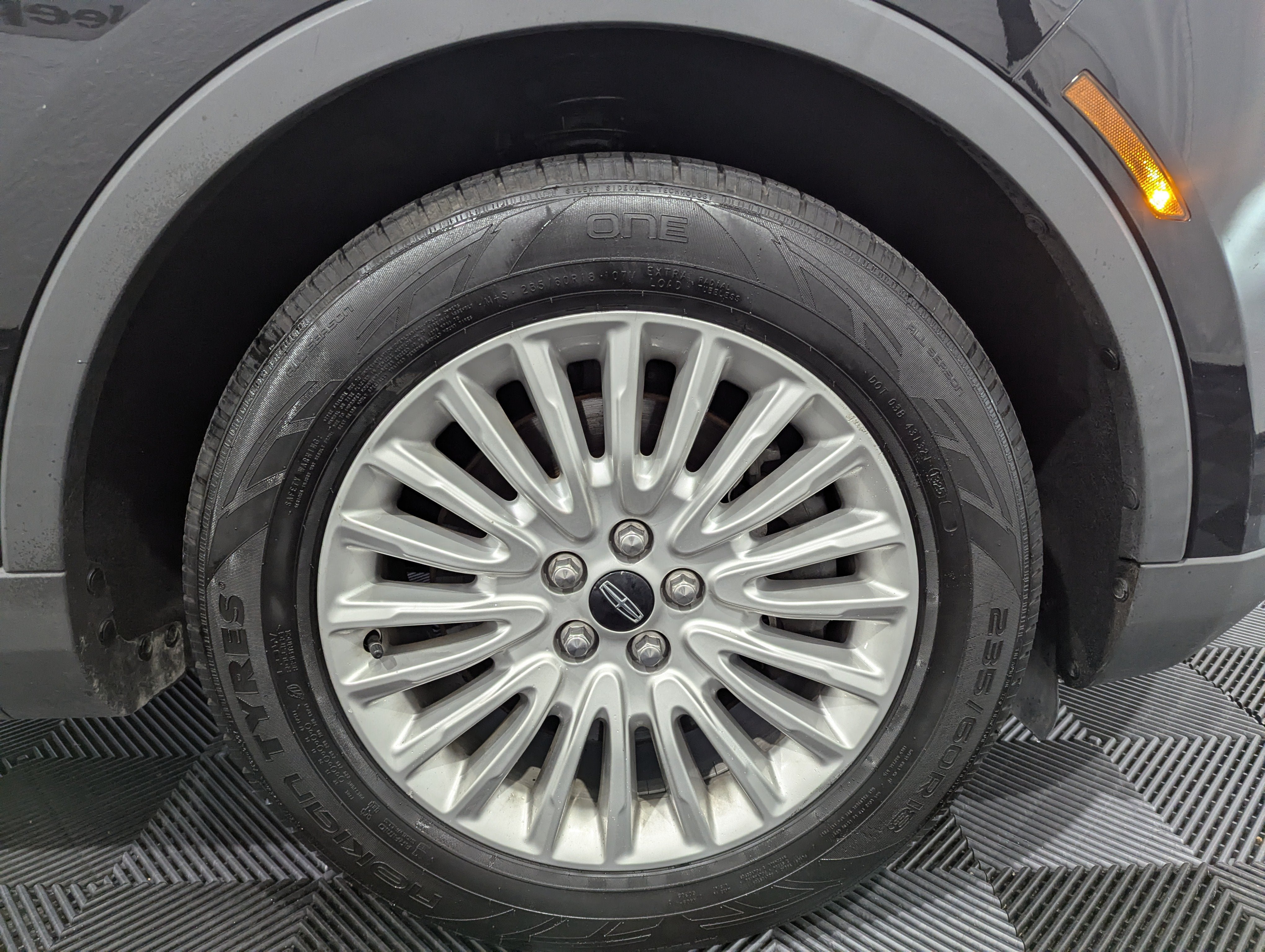 Used 2019 Lincoln Nautilus Premier AWD/4WD image 5