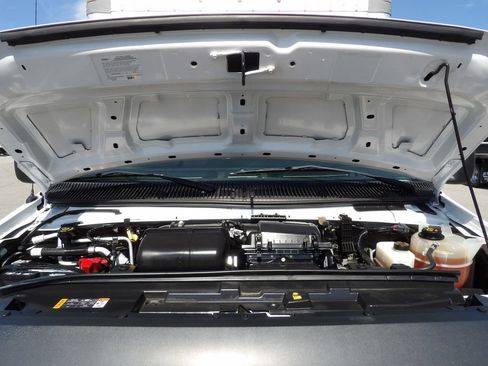 Used 2021 Ford E-350 and Econoline 350 Super Duty image 28