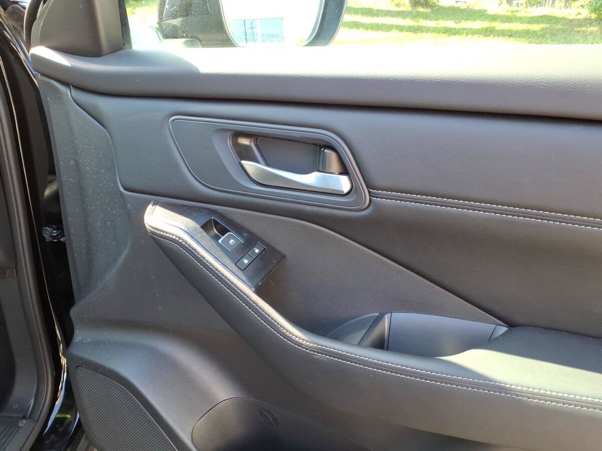 Used 2024 Nissan Rogue SL AWD/4WD image 16