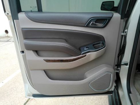 Used 2016 Chevrolet Suburban LT RWD image 16