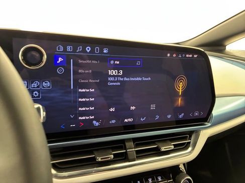 Certified 2025 Chevrolet Equinox EV LT FWD image 26