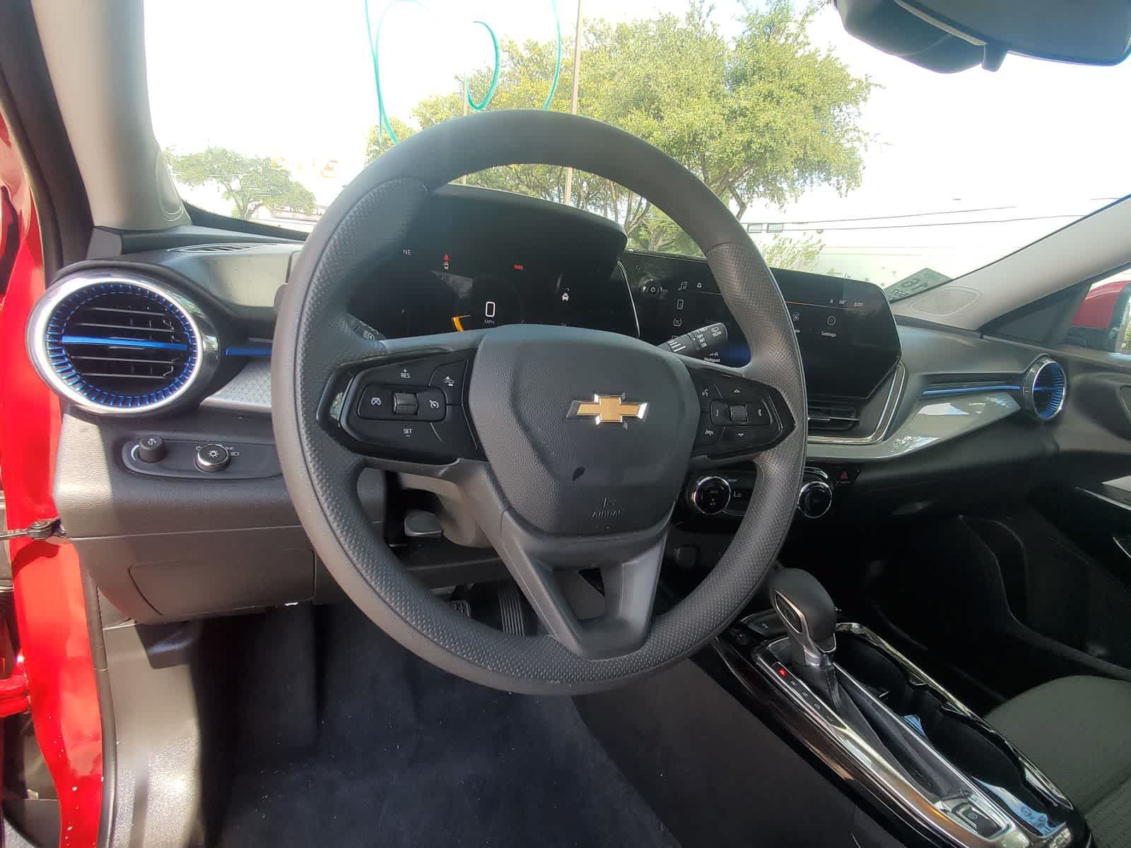 Used 2026 Chevrolet Trax LT FWD image 13
