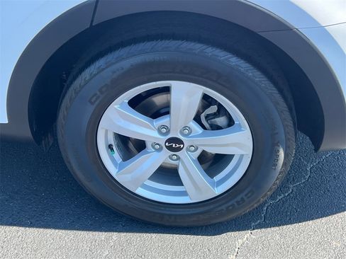 Used 2022 Kia Sorento LX image 19