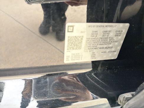 Used 2017 Chevrolet Suburban LT image 37