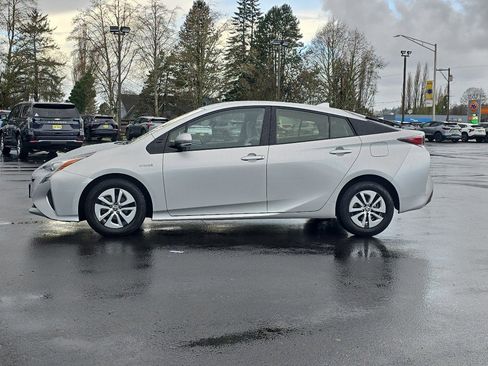 Used 2016 Toyota Prius Four image 6