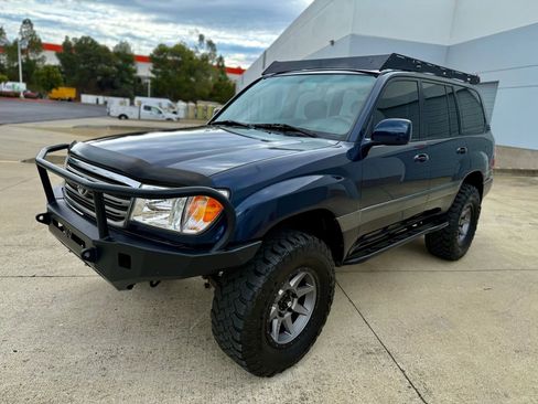 Used 2005 Toyota Land Cruiser AWD/4WD image 2