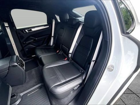 Used 2023 Porsche Cayenne Platinum Edition AWD/4WD image 25