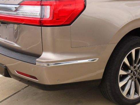 Used 2020 Lincoln Navigator Reserve w/ Equipment Group 201A Reserve image 9