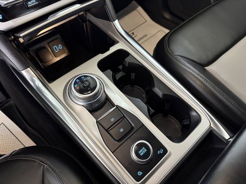 Used 2022 Ford Explorer XLT w/ Equipment Group 202A image 28