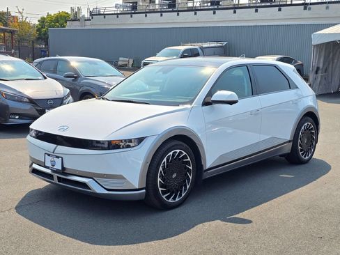 Used 2023 Hyundai Ioniq 5 Limited AWD/4WD image 3