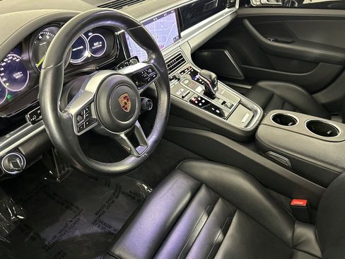 Used 2018 Porsche Panamera 4 image 9