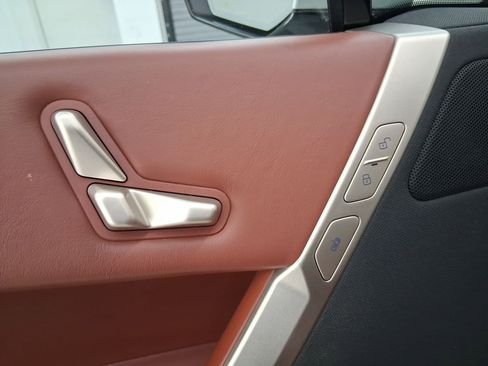 Used 2023 BMW iX xDrive50 w/ Sport Package image 12