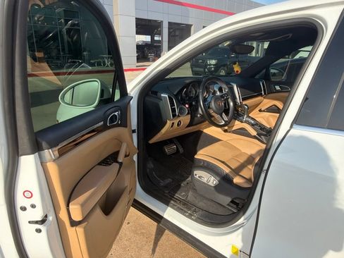 Used 2018 Porsche Cayenne S AWD/4WD image 5