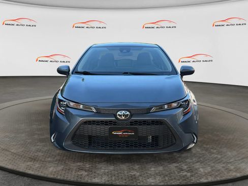 Used 2022 Toyota Corolla LE FWD image 3