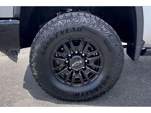 Used 2024 Chevrolet Silverado 2500 ZR2 w/ Technology Package AWD/4WD image 10
