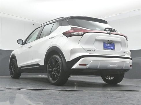 Used 2023 Nissan Kicks SR image 40