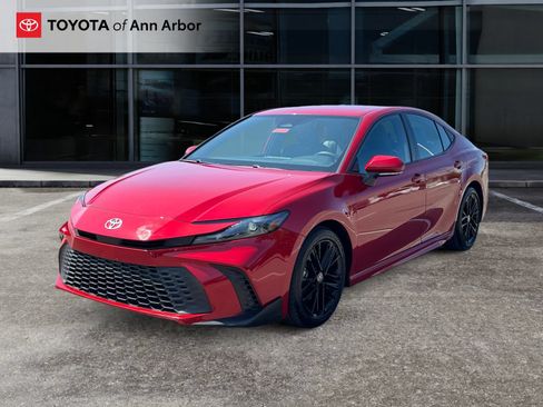 Used 2025 Toyota Camry SE FWD image 7
