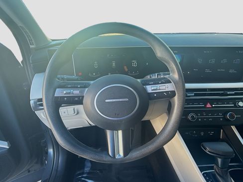 Used 2025 Hyundai Tucson SE image 10