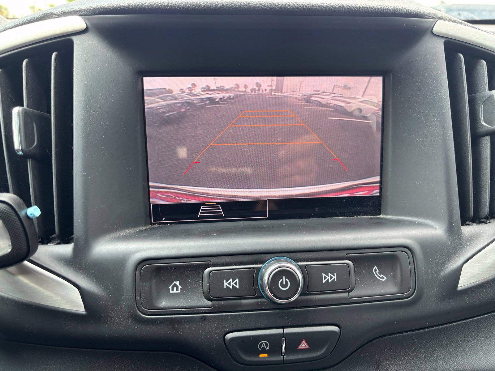 Used 2024 GMC Terrain SLE w/ Driver Convenience Package FWD image 16
