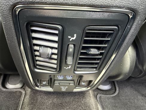 Used 2015 Jeep Grand Cherokee Limited w/ Luxury Group II AWD/4WD image 39