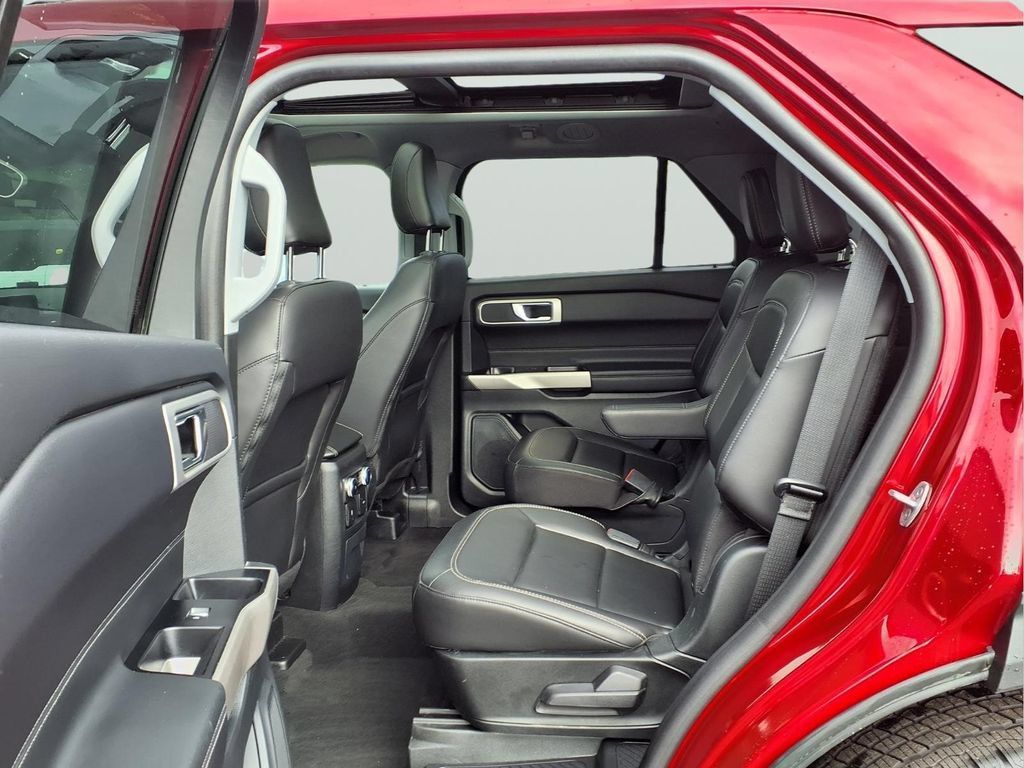 Used 2023 Ford Explorer XLT w/ Equipment Group 202A AWD/4WD image 10