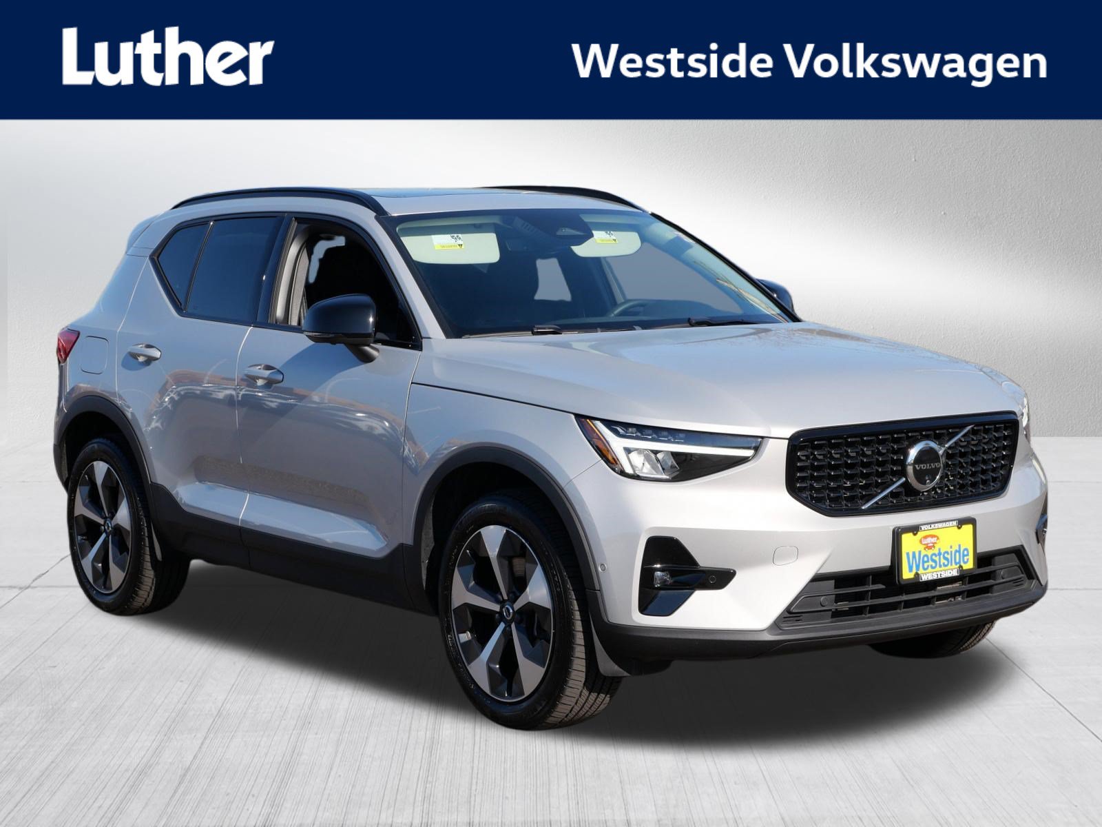 Used 2024 Volvo XC40 B5 Plus w/ Climate Package AWD/4WD image 1