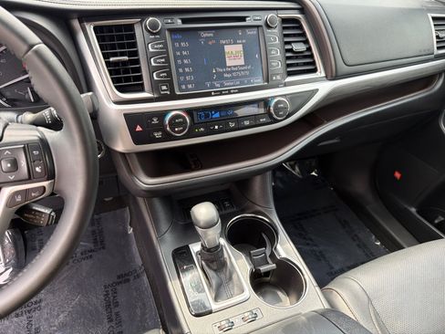 Used 2019 Toyota Highlander Limited AWD/4WD image 29