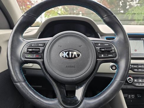 Certified 2019 Kia Niro Touring FWD image 14