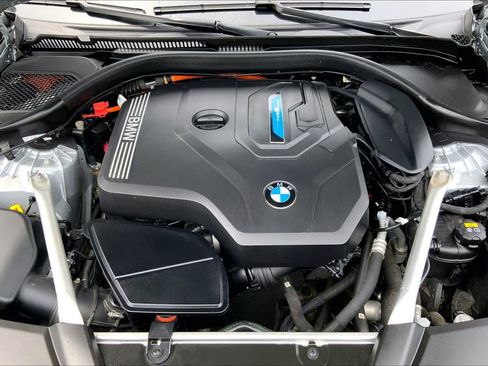 Used 2021 BMW 530e xDrive w/ Executive Package AWD/4WD image 32